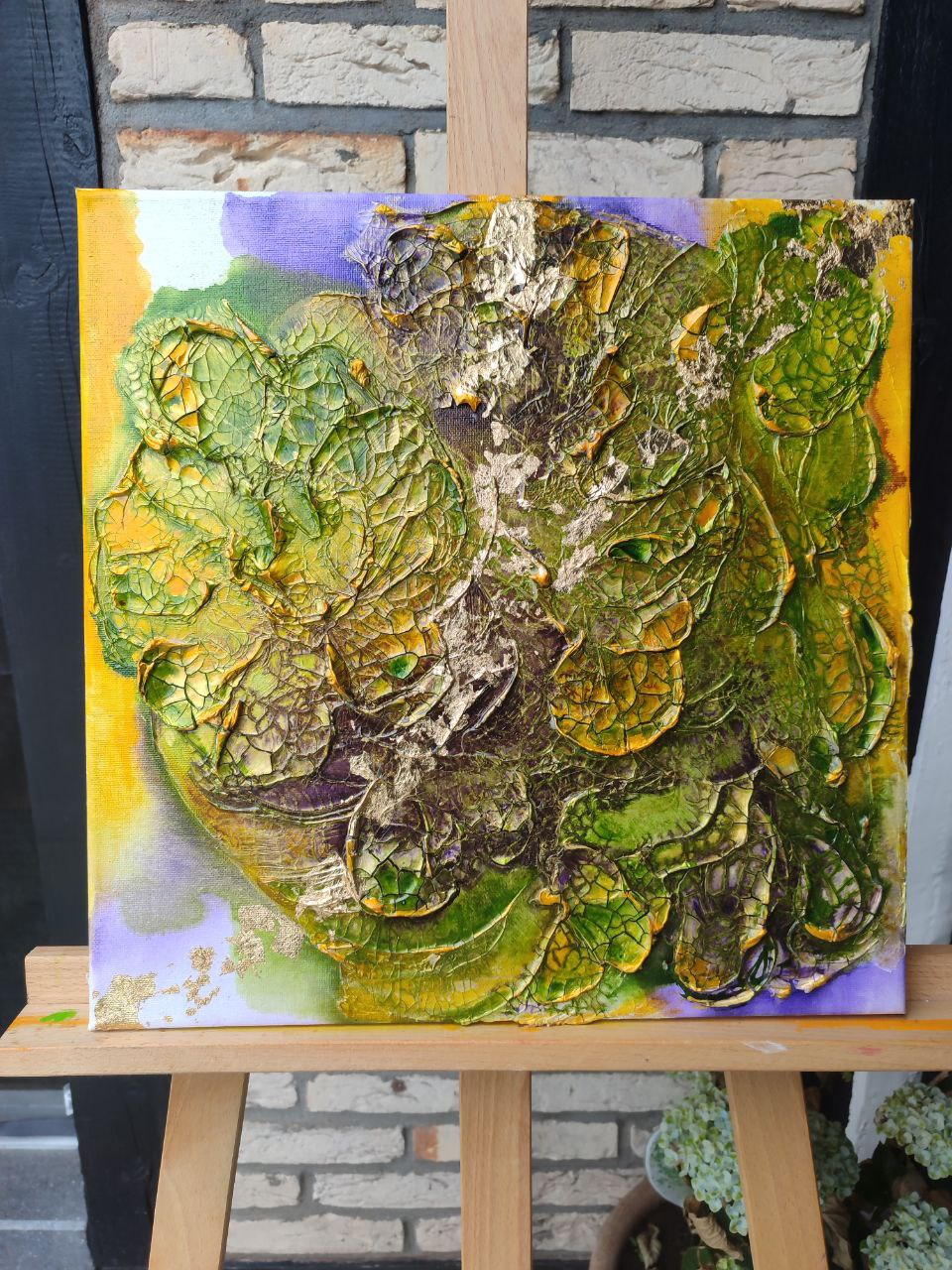 Strahlenförmiges grünes Acrylbild mit dynamischer Linienstruktur